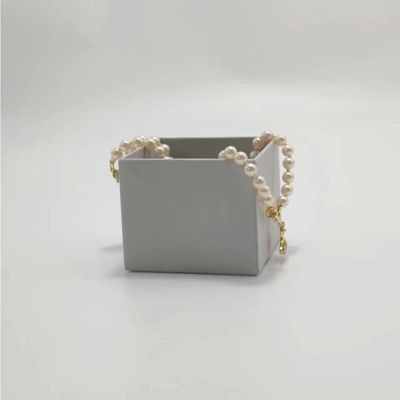 Vivienne Westwood Gold Brooch Pendant Pearl Necklace - Picture 5 of 7